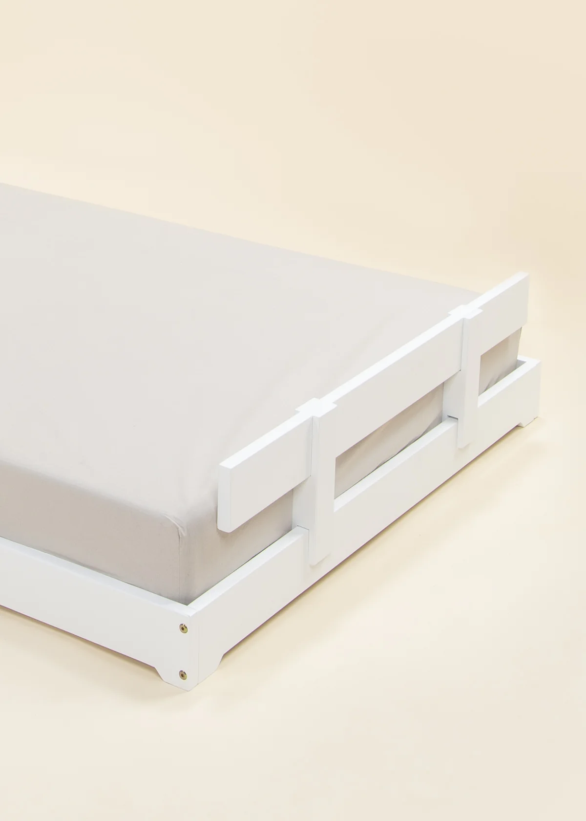 Barneseng Montessori - Hvitmalt