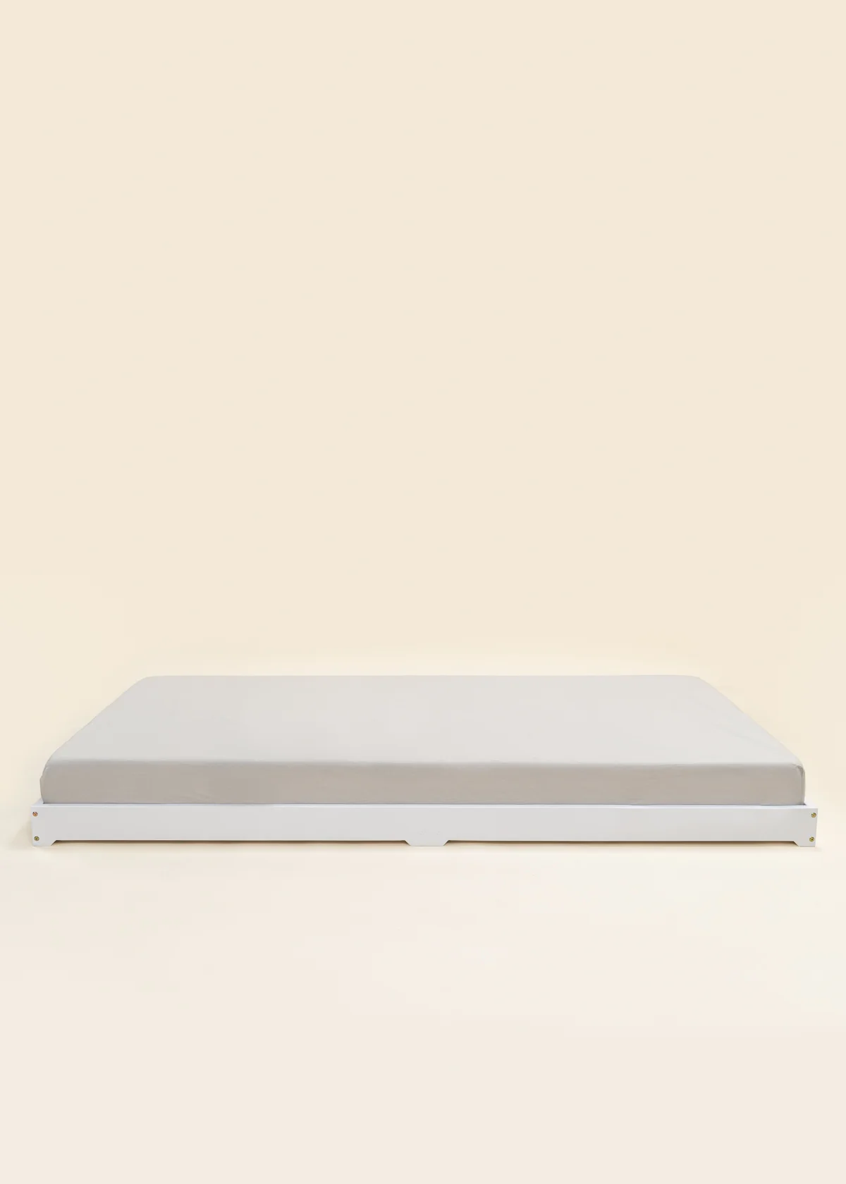 Barneseng Montessori - Hvitmalt