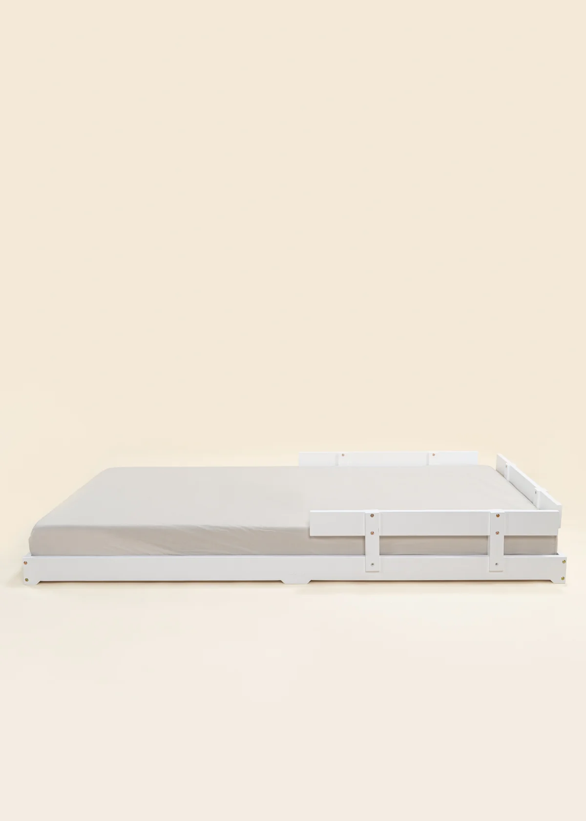 Barneseng Montessori - Hvitmalt