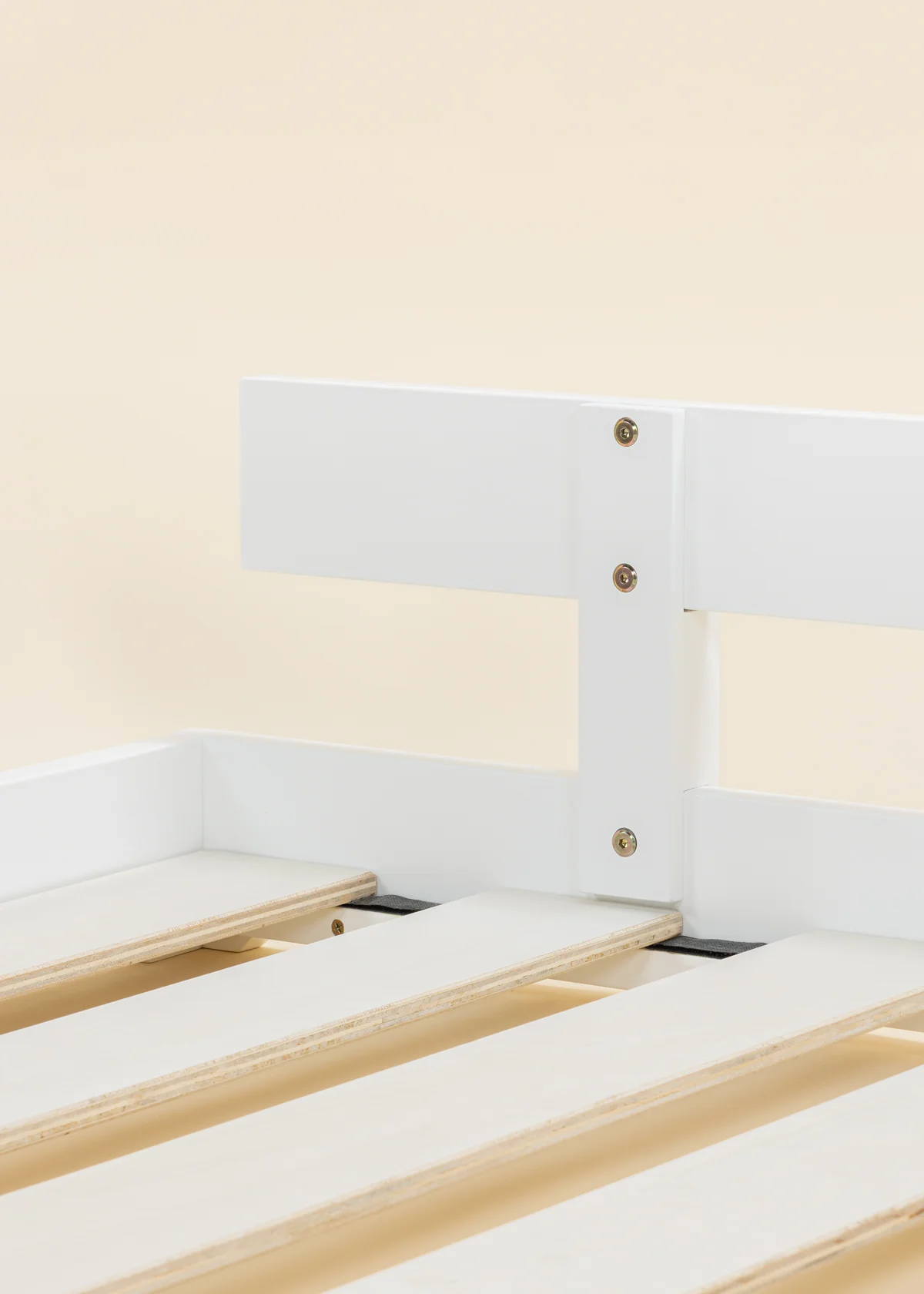 Barneseng Montessori - Hvitmalt