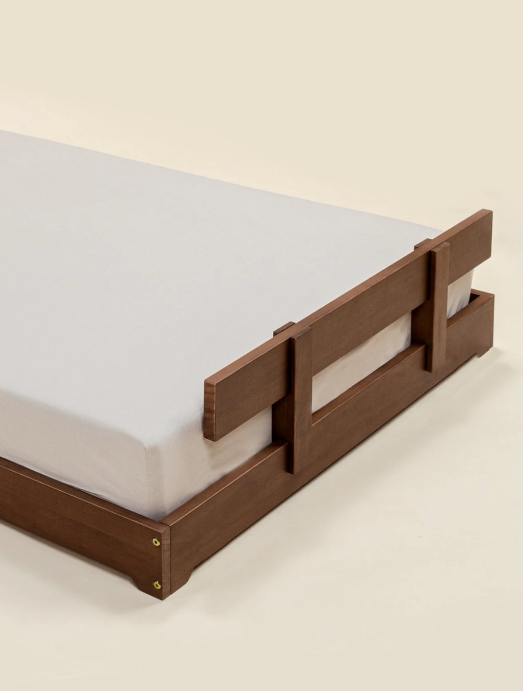 Sengehest i Tre – Walnut